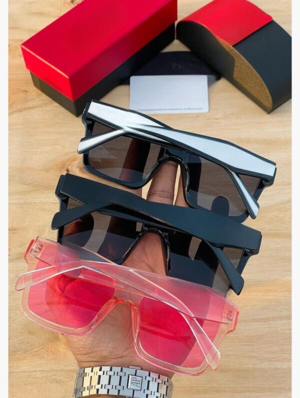 Stylish sunglasses(PR)