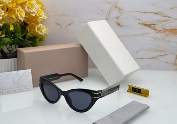 UV Lens sunglasses(DR) - Image 4