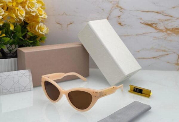 UV Lens sunglasses(DR) - Image 3
