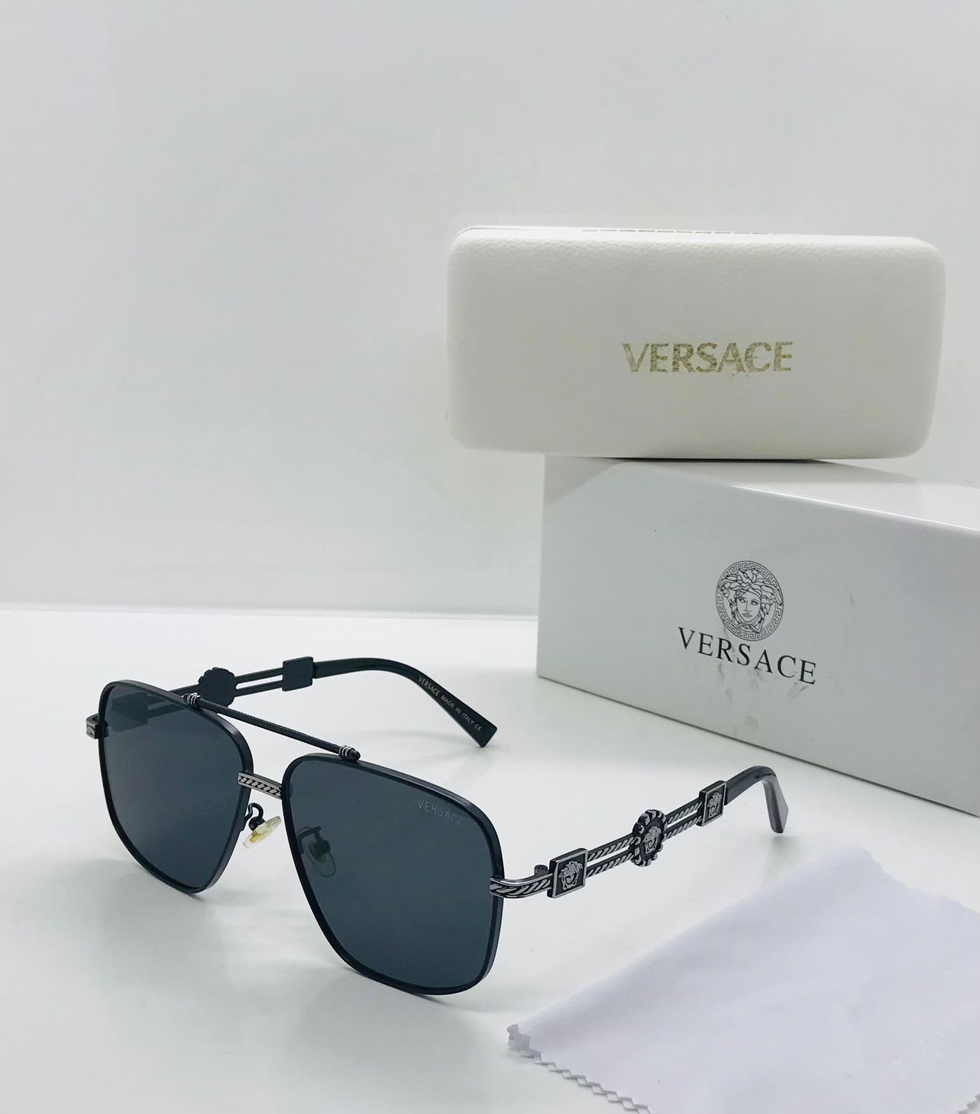 Sunglasses That Speak (VR) - Image 4