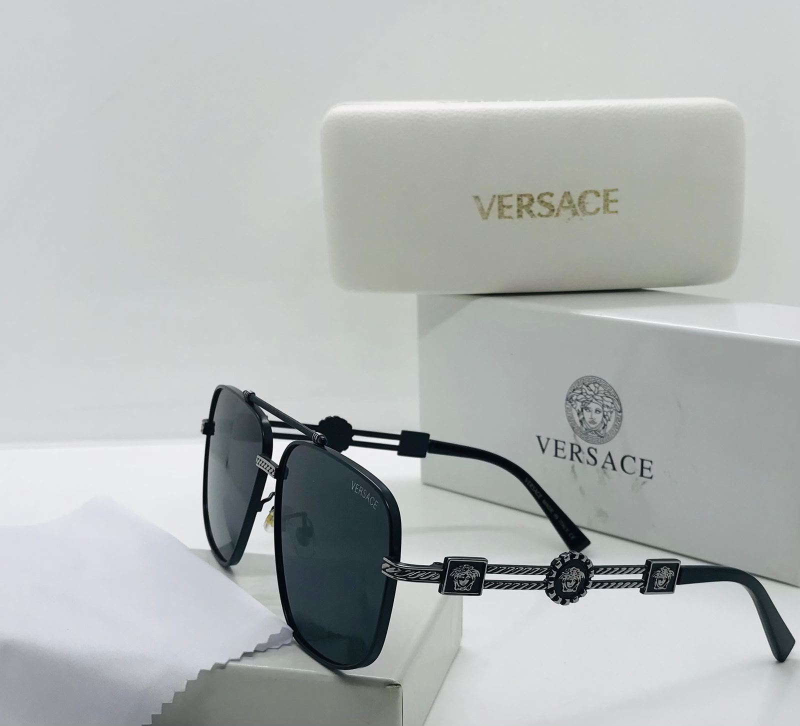 Sunglasses That Speak (VR) - Image 3